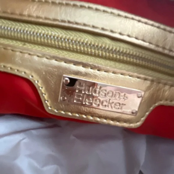 Hudson + Bleeker Gold Labyrinth Print Tote - Picture 15 of 16